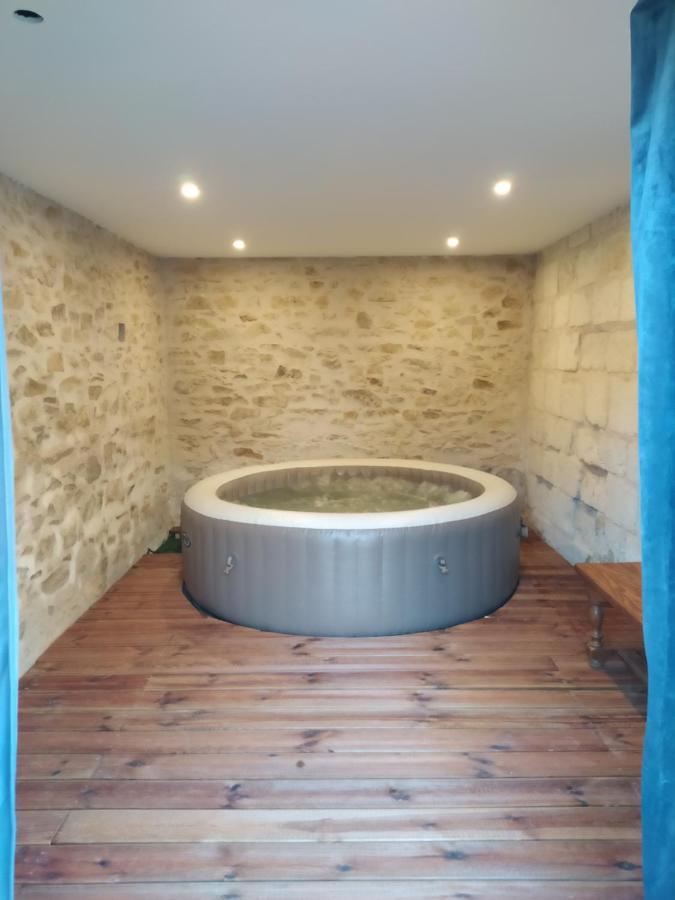 Gite La Pironniere - Piscine, Nature, Au Bord De La Riviere Montreuil-sur-Maine 외부 사진